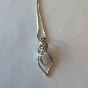 18" Necklace Silver With Pendant